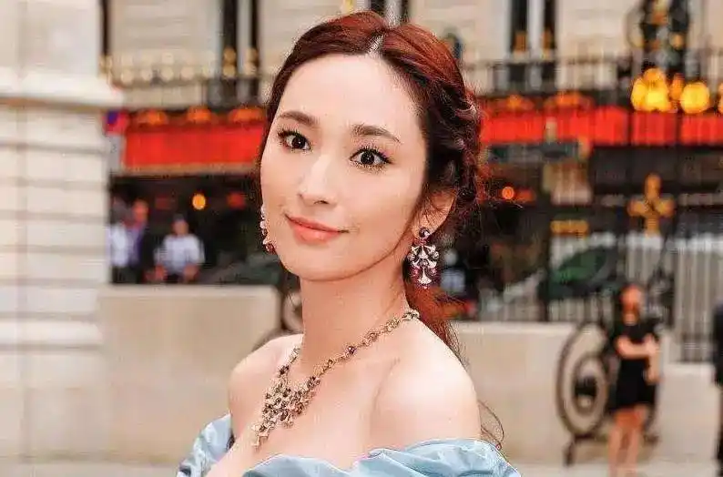 杨谨华吴佩慈孟广美赵柯_长方形脸女明星_长脸美女盘点